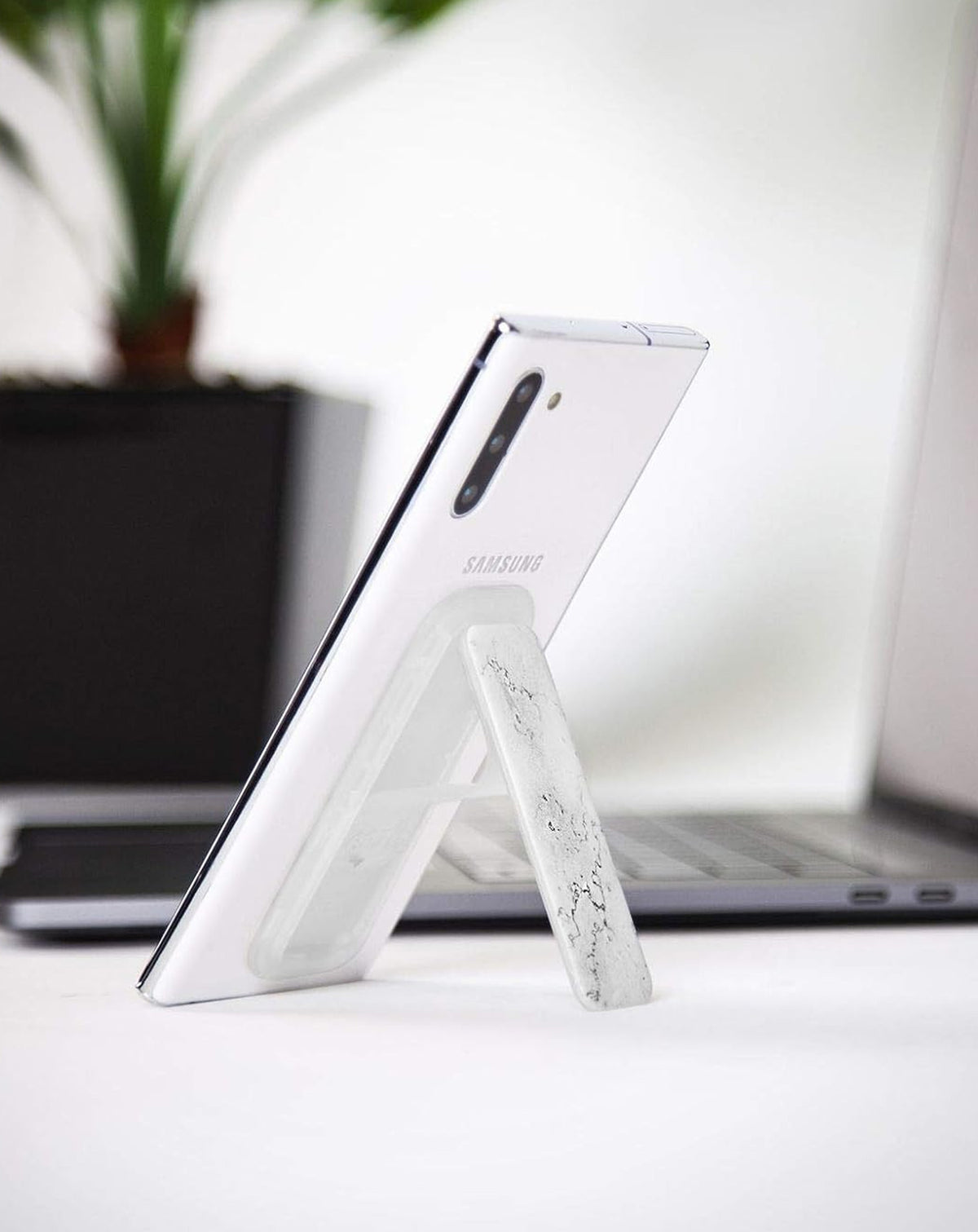 Eezl Stick Universal Kickstand for Case w/Holder Grip - White Marble